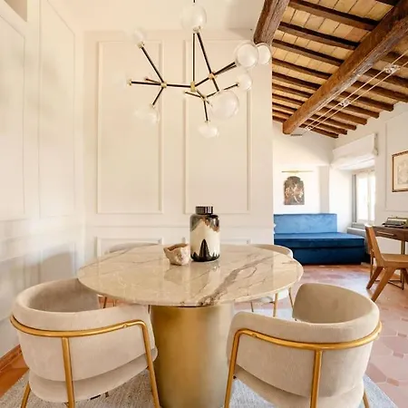 Apartment Giulia Penthouse - 5 Min Piazza Navona Rom